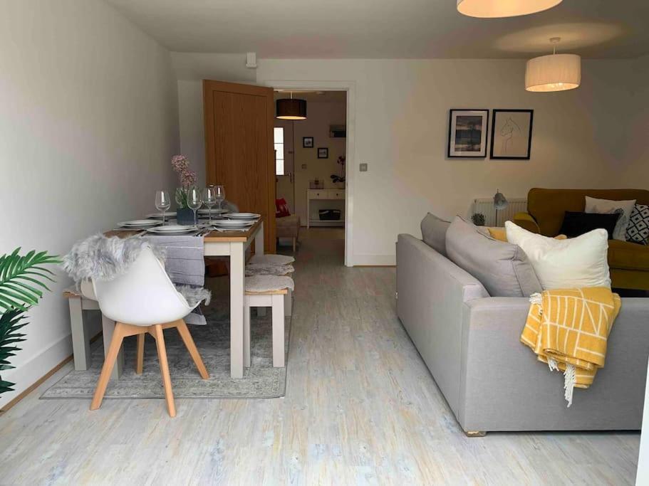 AppledramStylish & Spacious 3 Bed House With 2 Free Car Parking Spaces别墅 外观 照片